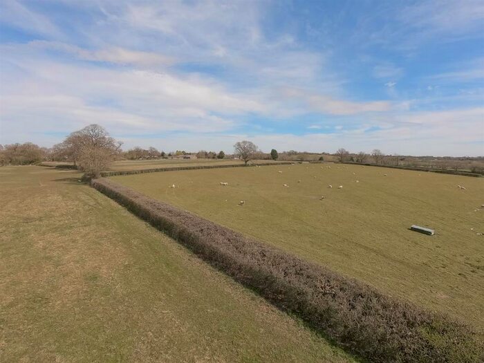 4 Bedroom Detached House For Sale In New Yatt, Witney, OX29