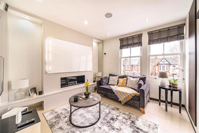 2 Bedroom Flat For Sale In Hither Green Lane, Hither Green, SE13