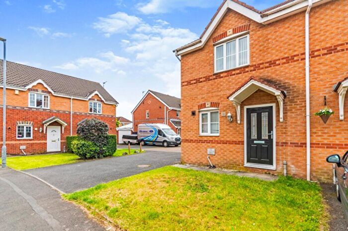 2 Bedroom Semi-Detached House To Rent In Lees Park Way, Droylsden, Manchester, M43