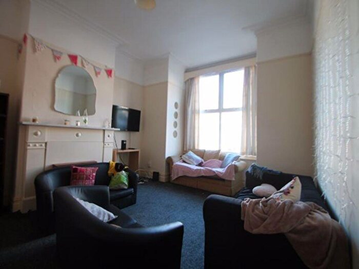 7 Bedroom House To Rent In Brudenell Avenue, Leeds, LS6