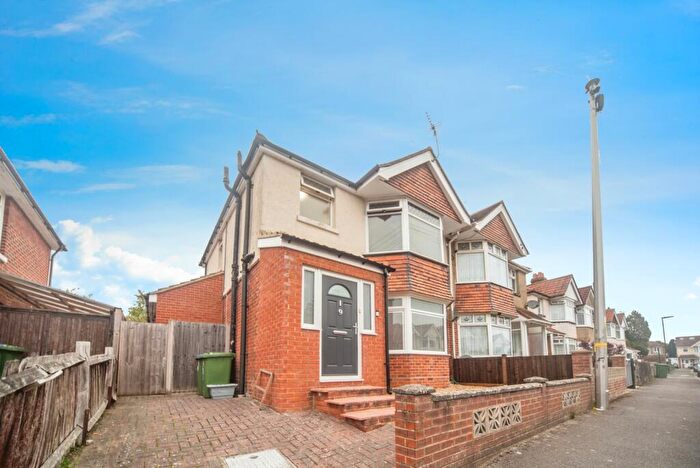 3 Bedroom Semi-Detached House For Sale In Sherborne Road, Southampton, Hampshire, SO17
