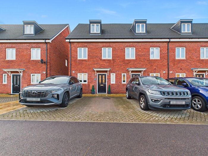 3 Bedroom Town House For Sale In Waterfield Close, Peterborough, PE3