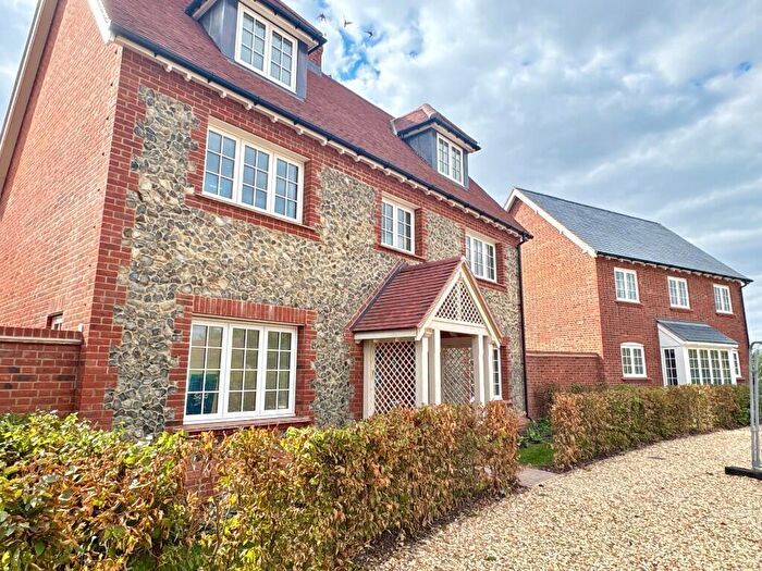 5 Bedroom Detached House For Sale In Clayhill Road, Burghfield Common, RG7