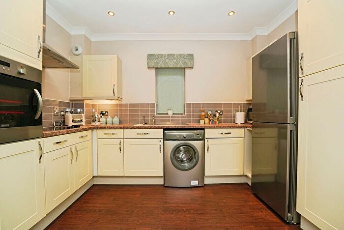 2 Bedroom Flat For Sale In Darwin Avenue, Worcester, Worcestershire, WR5