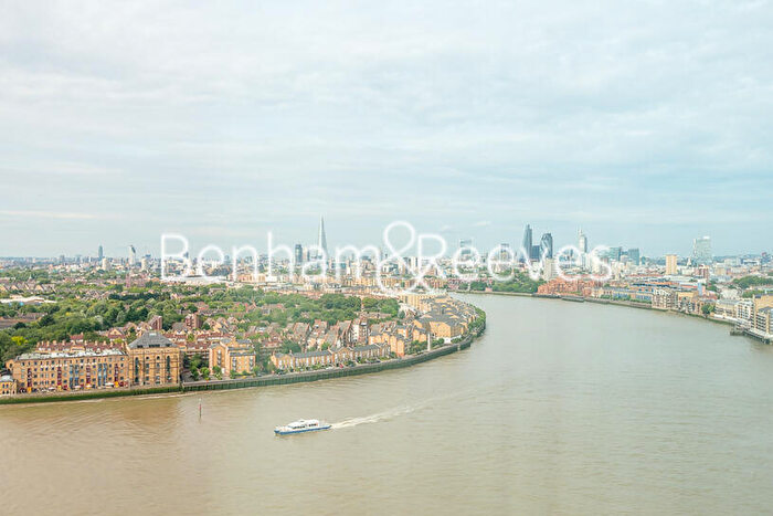 3 Bedroom Apartment To Rent In Berkeley Tower, Westferry Circus, E14