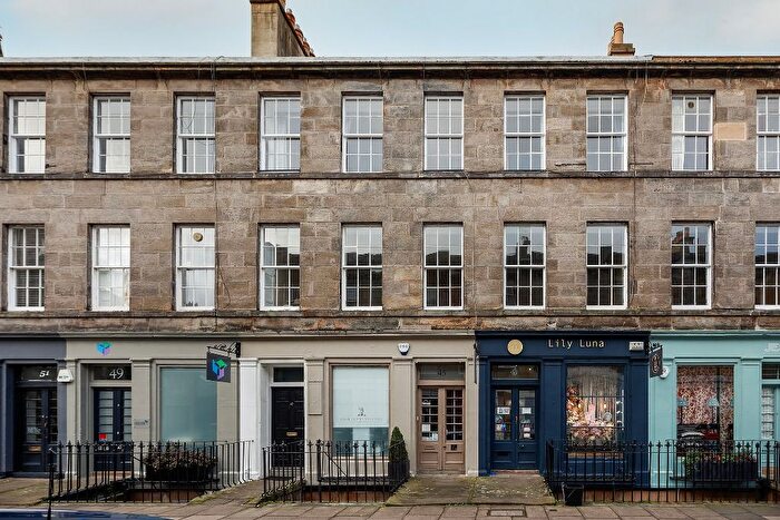 3 Bedroom Flat To Rent In William Street, West End, Edinburgh, EH3