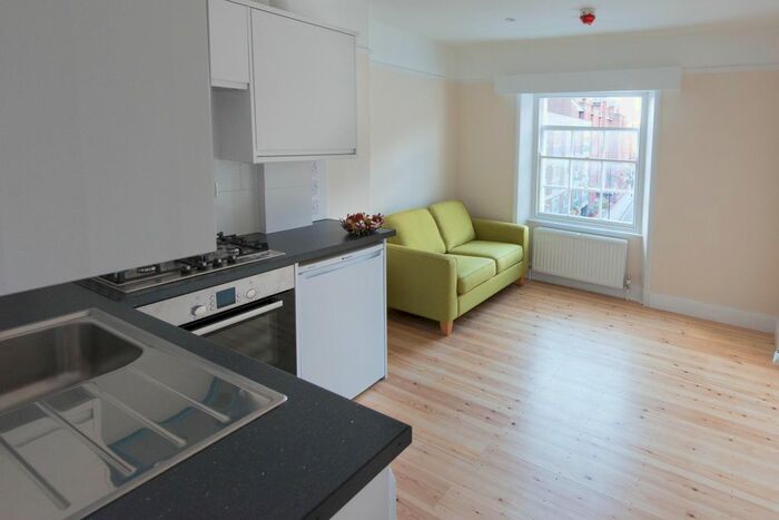 2 Bedroom Flat To Rent In Queensway, London, W2