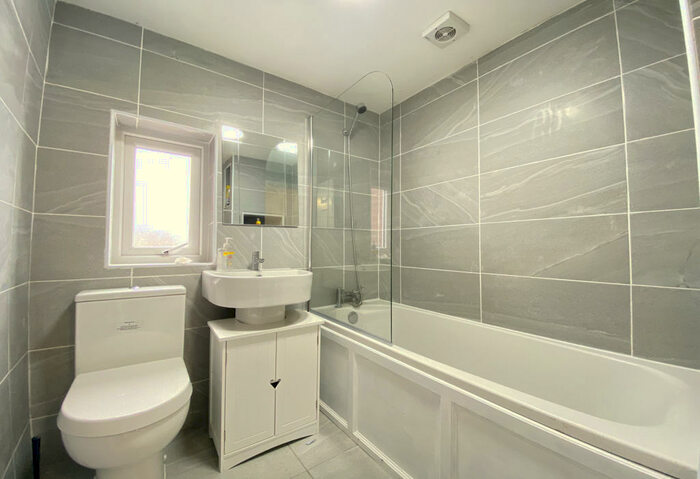 2 Bedroom Apartment To Rent In Dudley Road, Brierley Hill, West Midlands, DY5