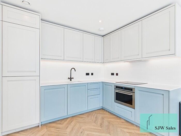 1 Bedroom Penthouse For Sale In Royal Exchange Kingston, Brook Street, KT1