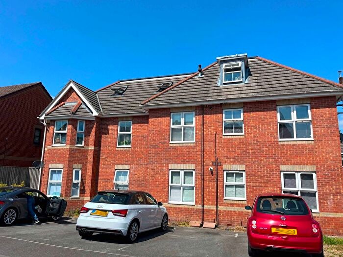 2 Bedroom Flat To Rent In Malmesbury Park Place, Bournemouth, BH8