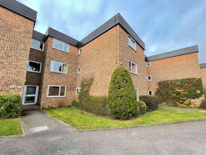 1 Bedroom Apartment To Rent In Mount Felix, Walton-On-Thames, KT12