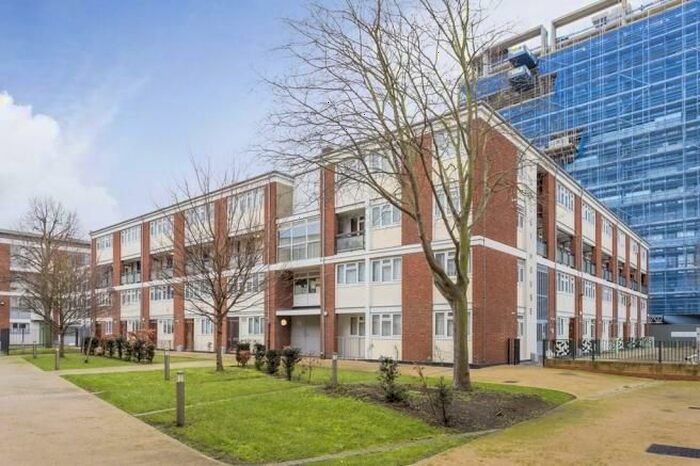 3 Bedroom Flat To Rent In Robsart Street, London, SW9