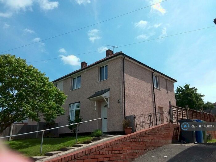 3 Bedroom Semi-Detached House To Rent In Derwent View, Chesterfield, S43