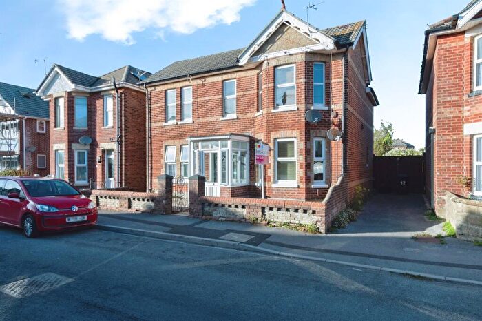 3 Bedroom Flat For Sale In Hankinson Road, Bournemouth, BH9