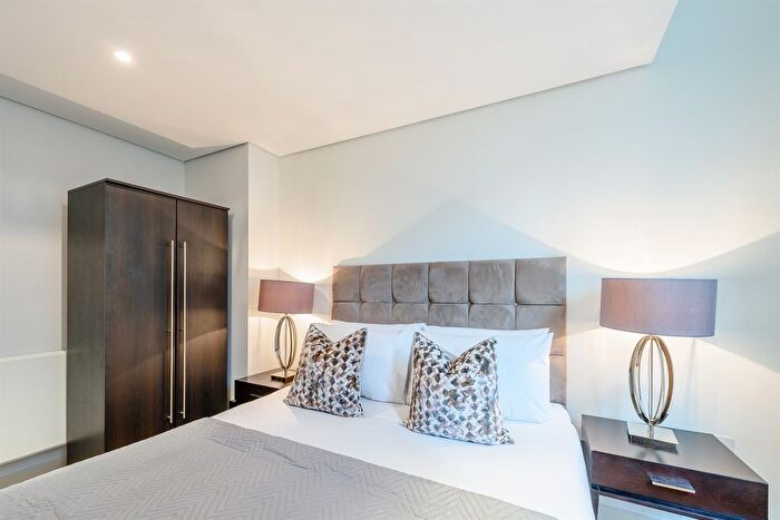 3 Bedroom Flat To Rent In Merchant Square East, Paddington, London, W2