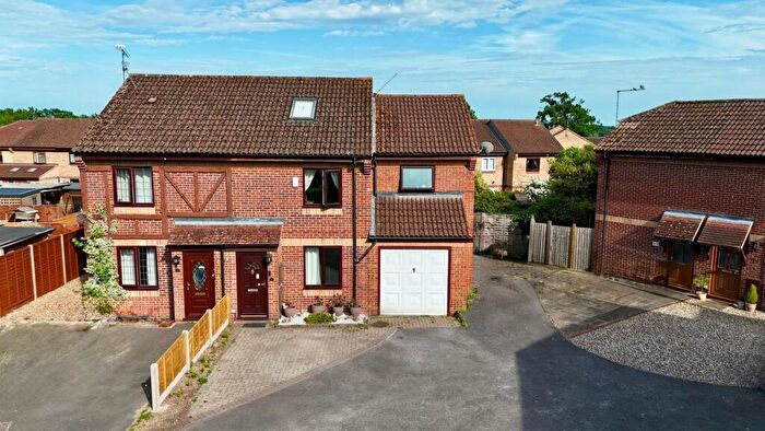 4 Bedroom Semi Detached House For Sale In Larchside Close, Spencers Wood, RG7