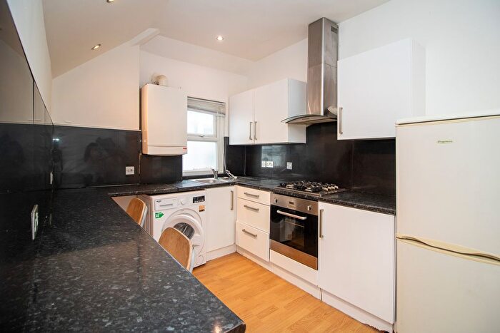 1 Bedroom Flat To Rent In Westwell Road, London, SW16