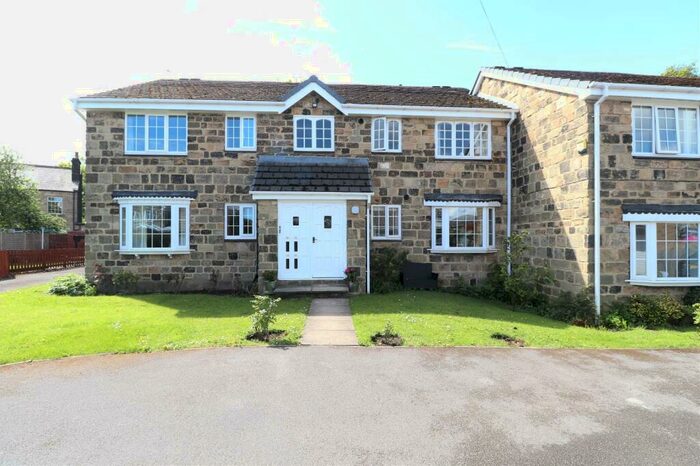 2 Bedroom Flat To Rent In Lea Mill Park Drive, Yeadon, Leeds, West Yorkshire, Uk, LS19