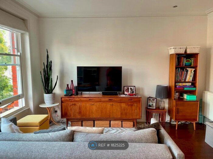 2 Bedroom Flat To Rent In Hornsey, London, N8