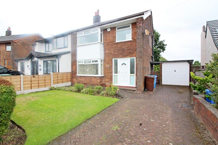 3 Bedroom Semi Detached House To Rent In Newington Drive, Bury, BL8