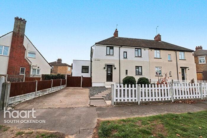 3 Bedroom Semi-Detached House For Sale In Hall Avenue, Aveley, RM15