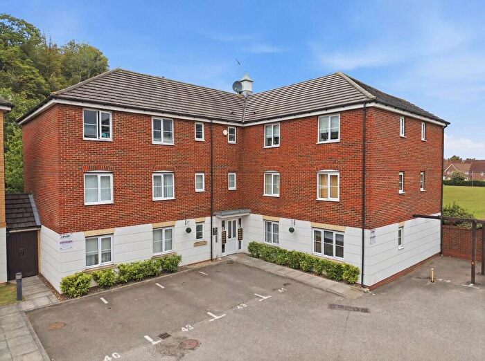 2 Bedroom Apartment For Sale In Sachfield Drive, Chafford Hundred, Grays, RM16