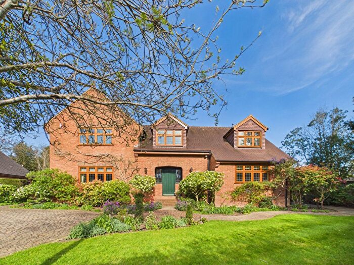 4 Bedroom Detached House For Sale In Kingswood Creek, Wraysbury, Berkshire, TW19