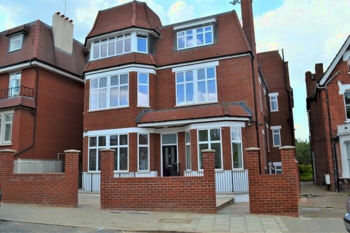3 Bedroom Flat To Rent In Farnan Road, Streatham, SW16