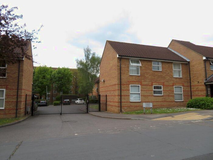 2 Bedroom Flat To Rent In Cassis Court, Loughton, Essex, IG10