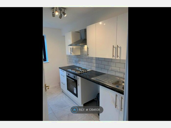 1 Bedroom Flat To Rent In Avern Close, Tipton, DY4