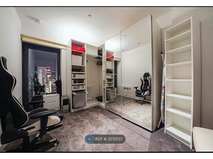 3 Bedroom Flat To Rent In Lyell Street, London, E14