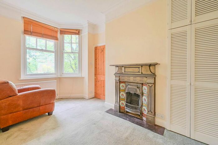 1 Bedroom Flat To Rent In Sutton Lane North, Turnham Green, London, W4