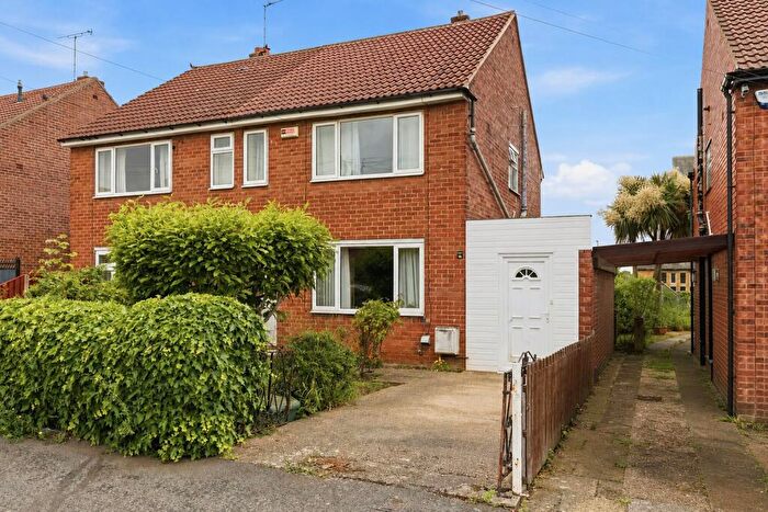 3 Bedroom Semi-Detached House For Sale In Windsor Walk, Scawsby, Doncaster, DN5