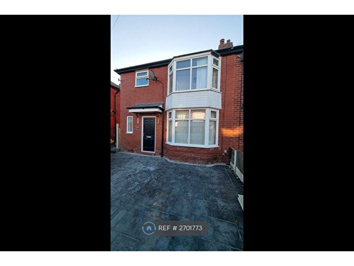 3 Bedroom Semi-Detached House To Rent In Chesterton Grove, Droylsden, Manchester, M43