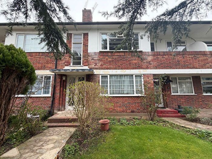 2 Bedroom Flat For Sale In Flat Gainsborough Court, Nether Street, Woodside Park, London, N12