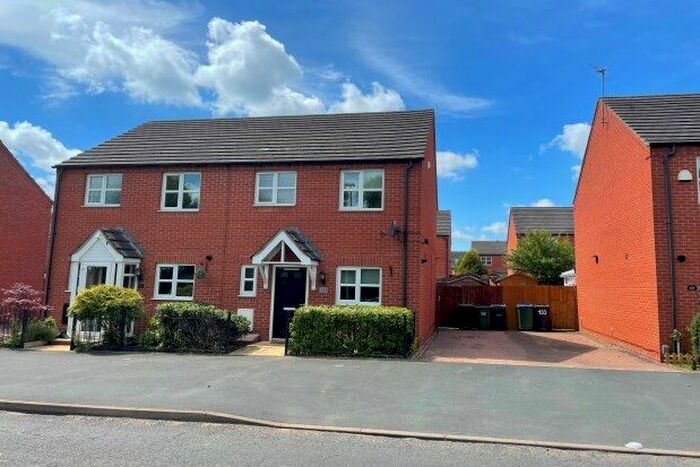 3 Bedroom Semi-Detached House To Rent In Batmanshill Road, Bilston, WV14