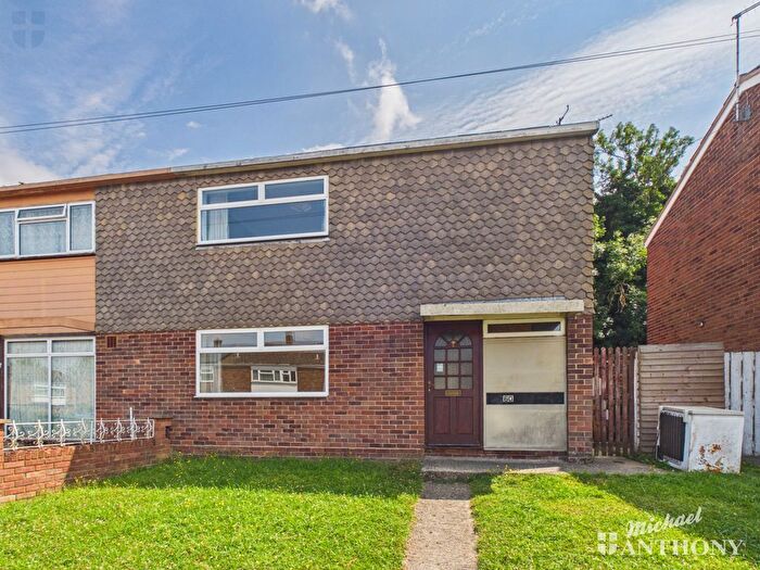 3 Bedroom Semi-Detached House For Sale In Hilton Avenue, Aylesbury, HP20