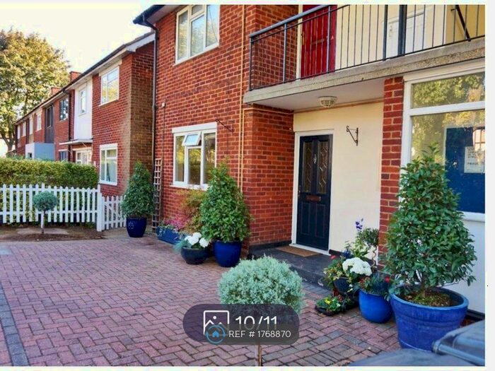 1 Bedroom Flat To Rent In High Road, Buckhurst Hill, IG9