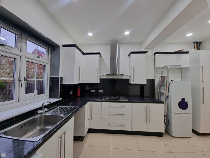 Studio To Rent In Norfolk Avenue, Palmers Green, N13