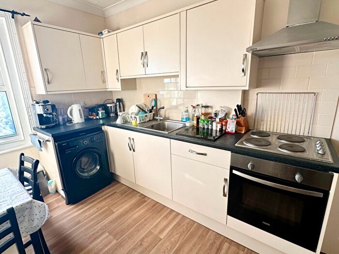 1 Bedroom Flat To Rent In Charminster Road, Bournemouth, BH8