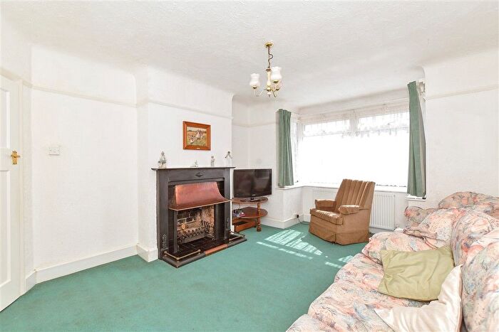 2 Bedroom Detached Bungalow For Sale In Chichester Road, Bognor Regis, West Sussex, PO21