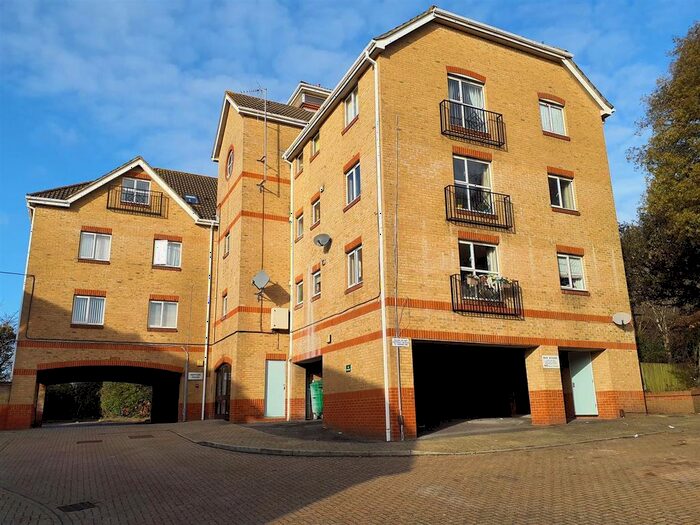 1 Bedroom Flat To Rent In Mallow Close, Cosham, Portsmouth, PO6