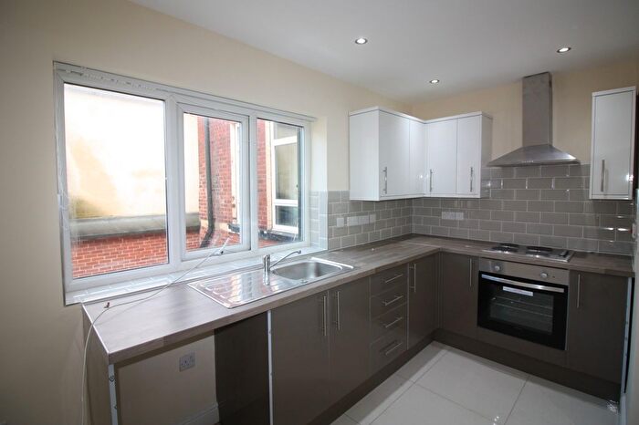 2 Bedroom Flat To Rent In Chapeltown Road, Leeds, West Yorkshire, LS7