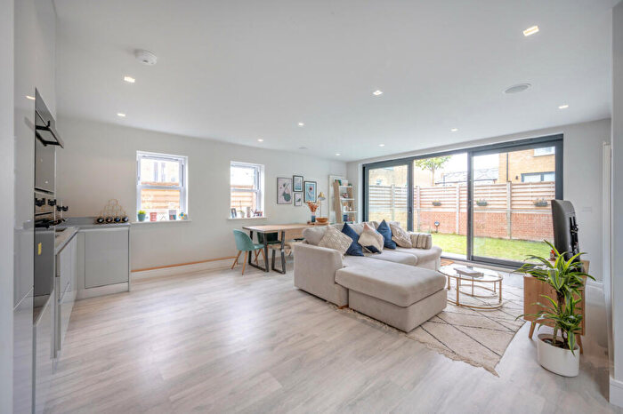 3 Bedroom Apartment To Rent In Lordship Lane, East Dulwich, SE22