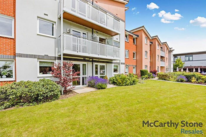 1 Bedroom Flat For Sale In Benedict Court, Western Avenue, Newbury, Berkshire, RG14