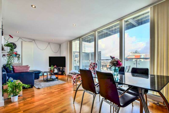 2 Bedroom Apartment To Rent In Nv Buildings, The Quays, Salford, M50