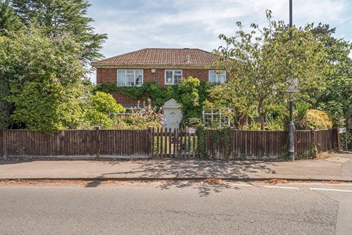 4 Bedroom Detached House For Sale In Courthouse Road, Maidenhead, SL6