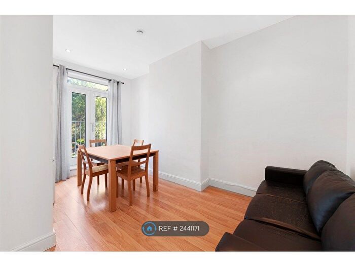 2 Bedroom Flat To Rent In Sutton Road, London, N10