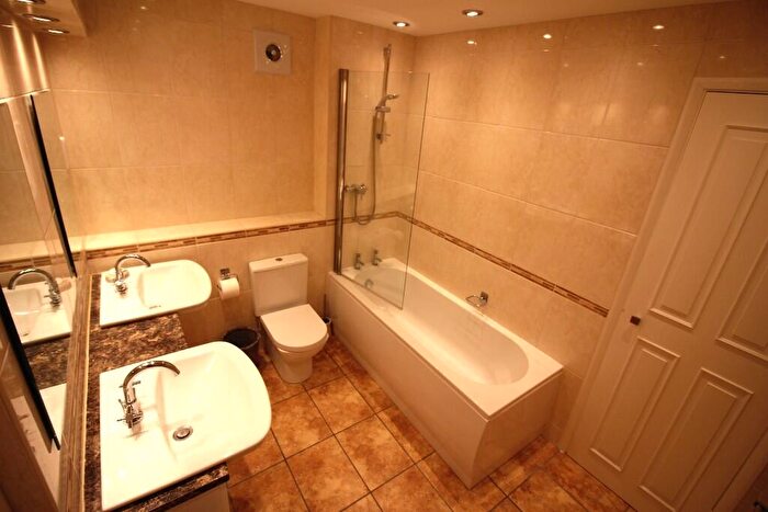 3 Bedroom Flat To Rent In St. Johns Road, Eastbourne, East Sussex, BN20