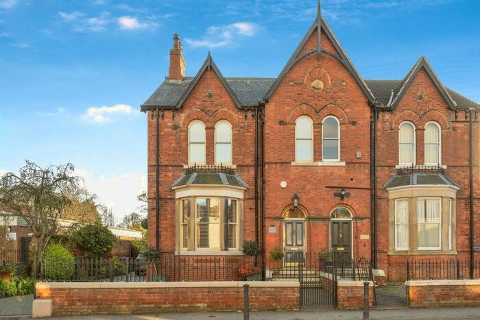 5 Bedroom Semi-Detached House For Sale In High Street, Hatfield, Doncaster, DN7